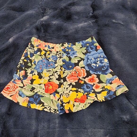 Beautiful floral high waist button fly shorts with ruffled edge detail size S! - Picture 11 of 12